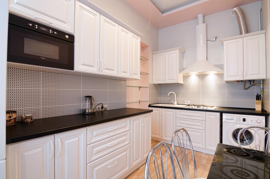 Leogrand Apartments On Doroshenka 34 リヴィウ エクステリア 写真