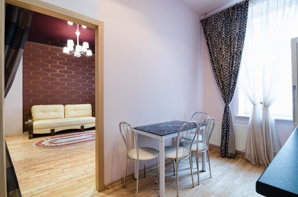 Leogrand Apartments On Doroshenka 34 リヴィウ エクステリア 写真